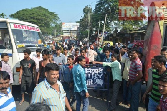 Bus tyres hatchet by miscreants: Drivers staged road blockade, demand arrest of the accused